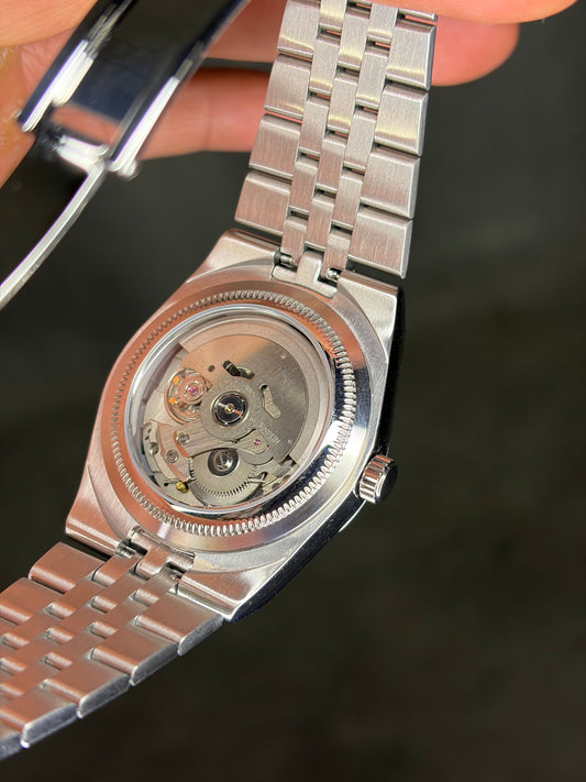 LandDweller White Dial Seiko Mod — Détail cadran