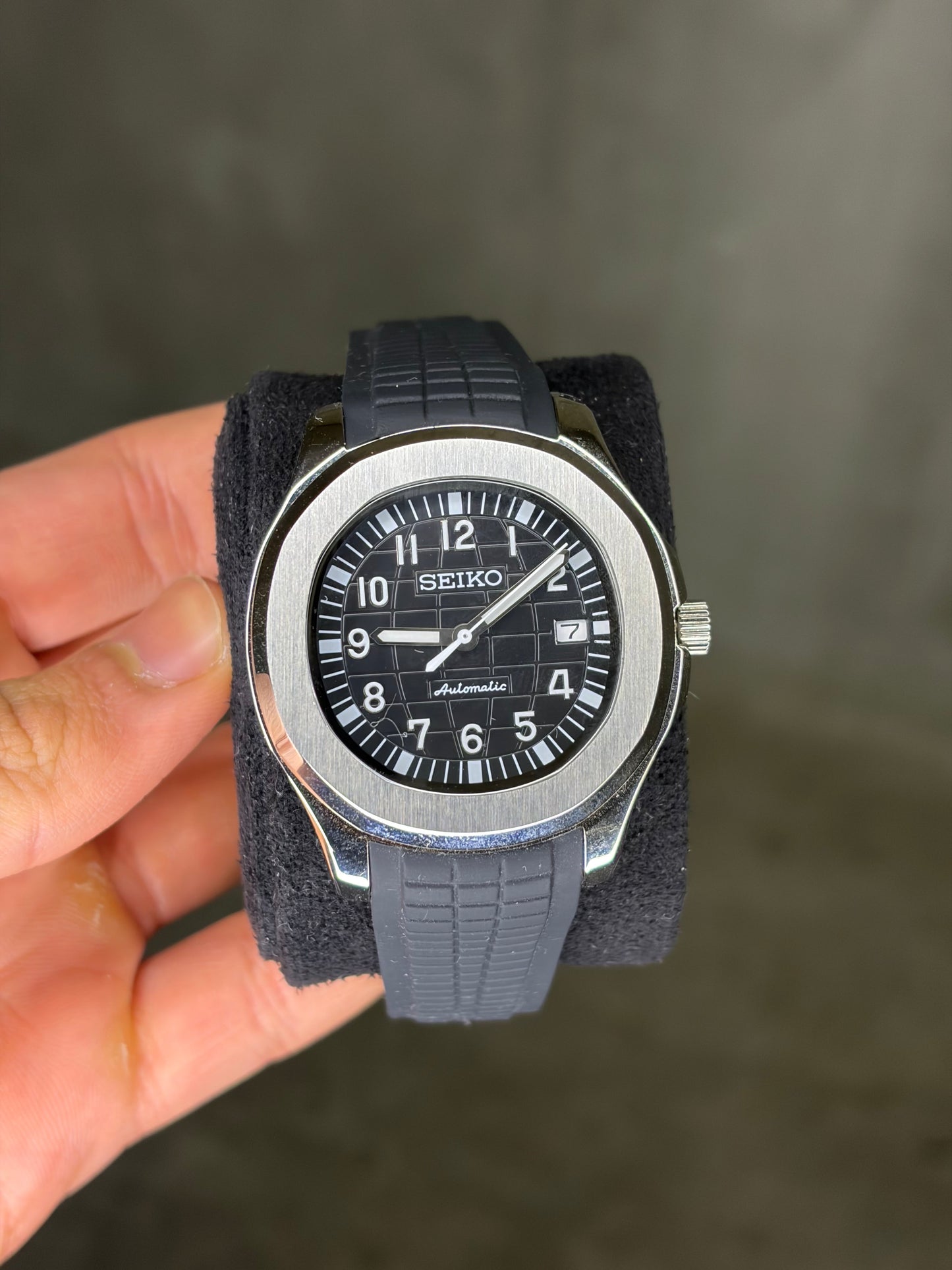 Black and silver Aquanaut Seiko Mod — Détail couronne