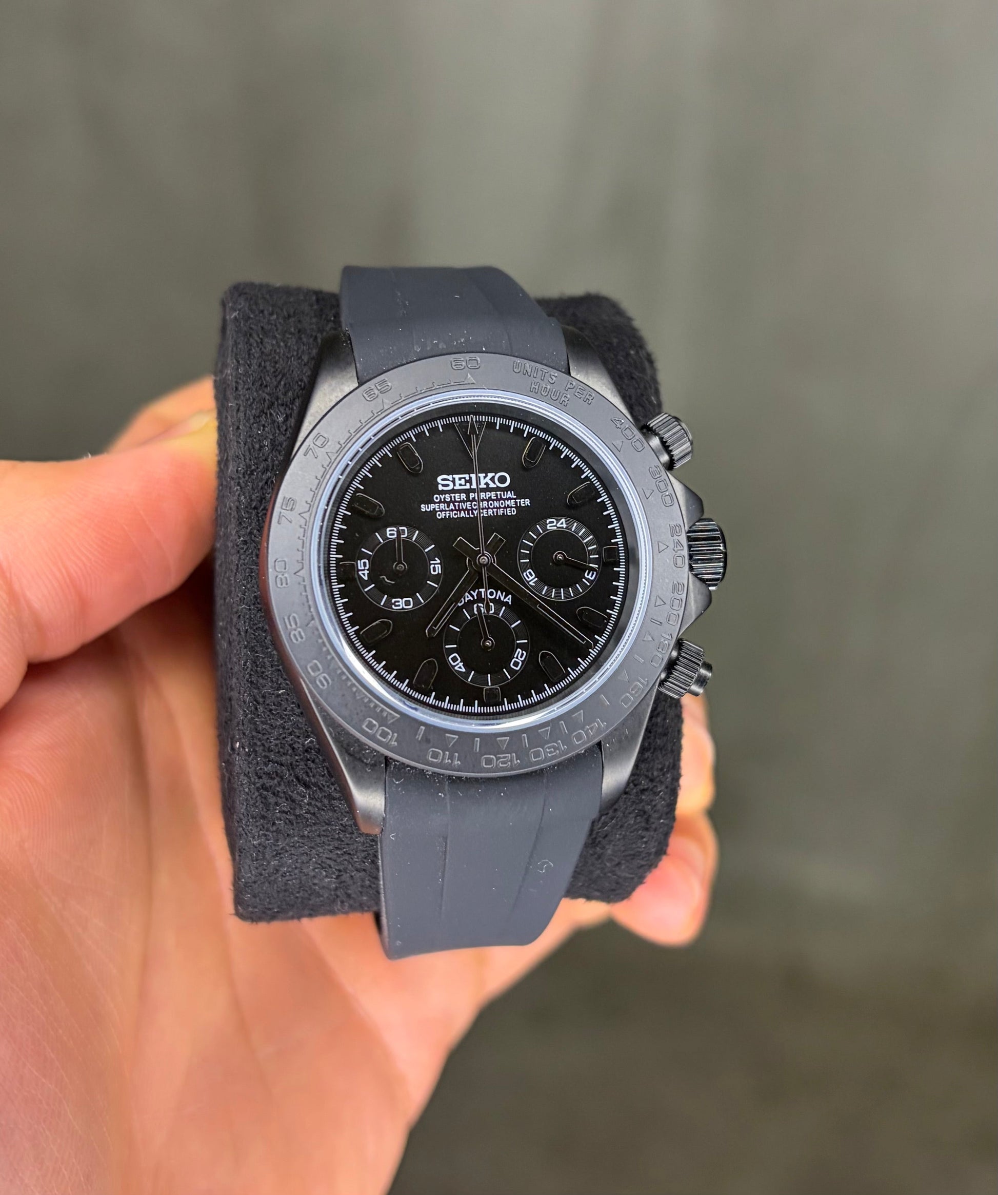 Full Black Oysterflex Daytona Seiko Mod — Au poignet