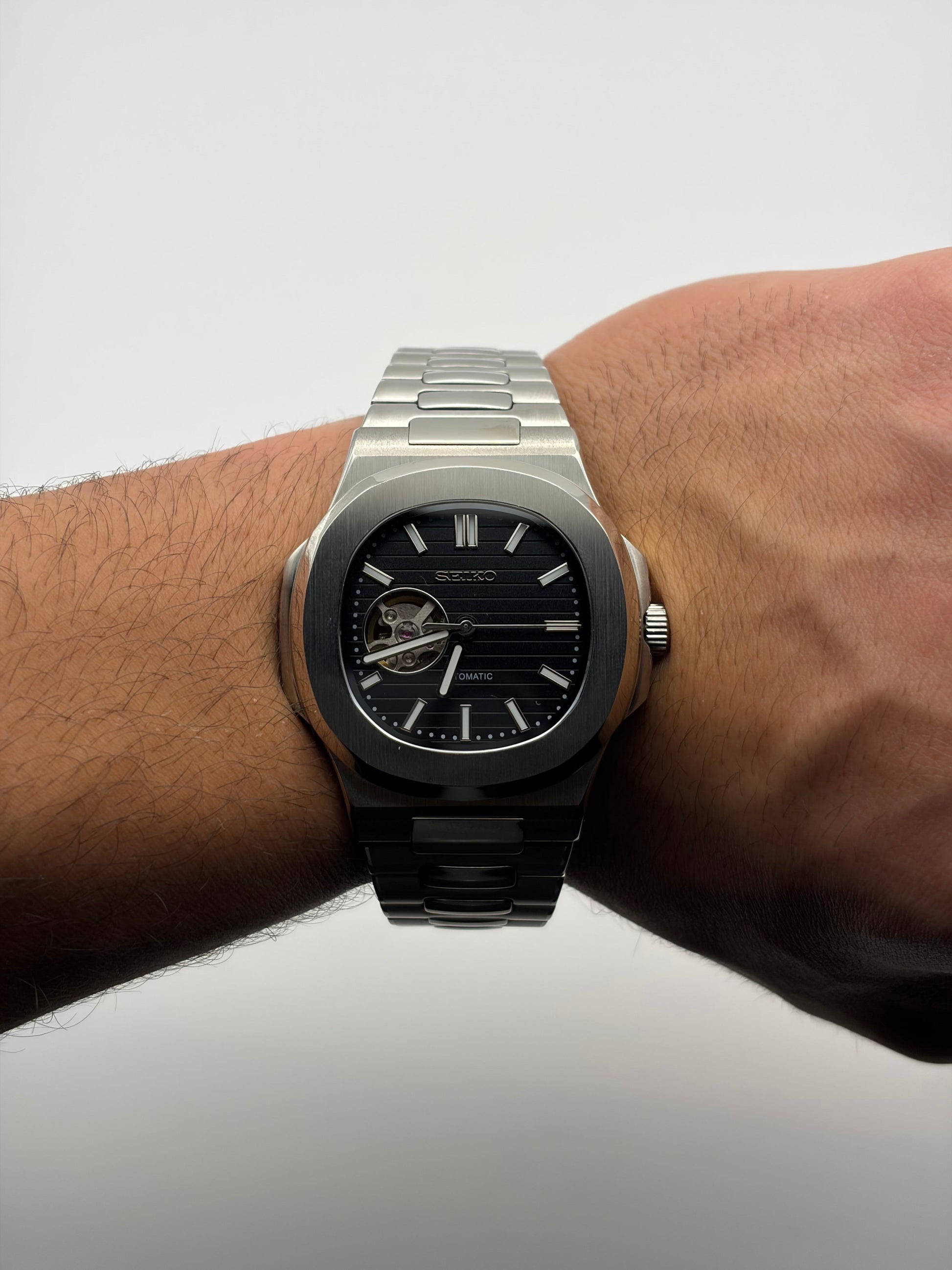 Nautilus Open Heart Black Seiko Mod — Vue de profil