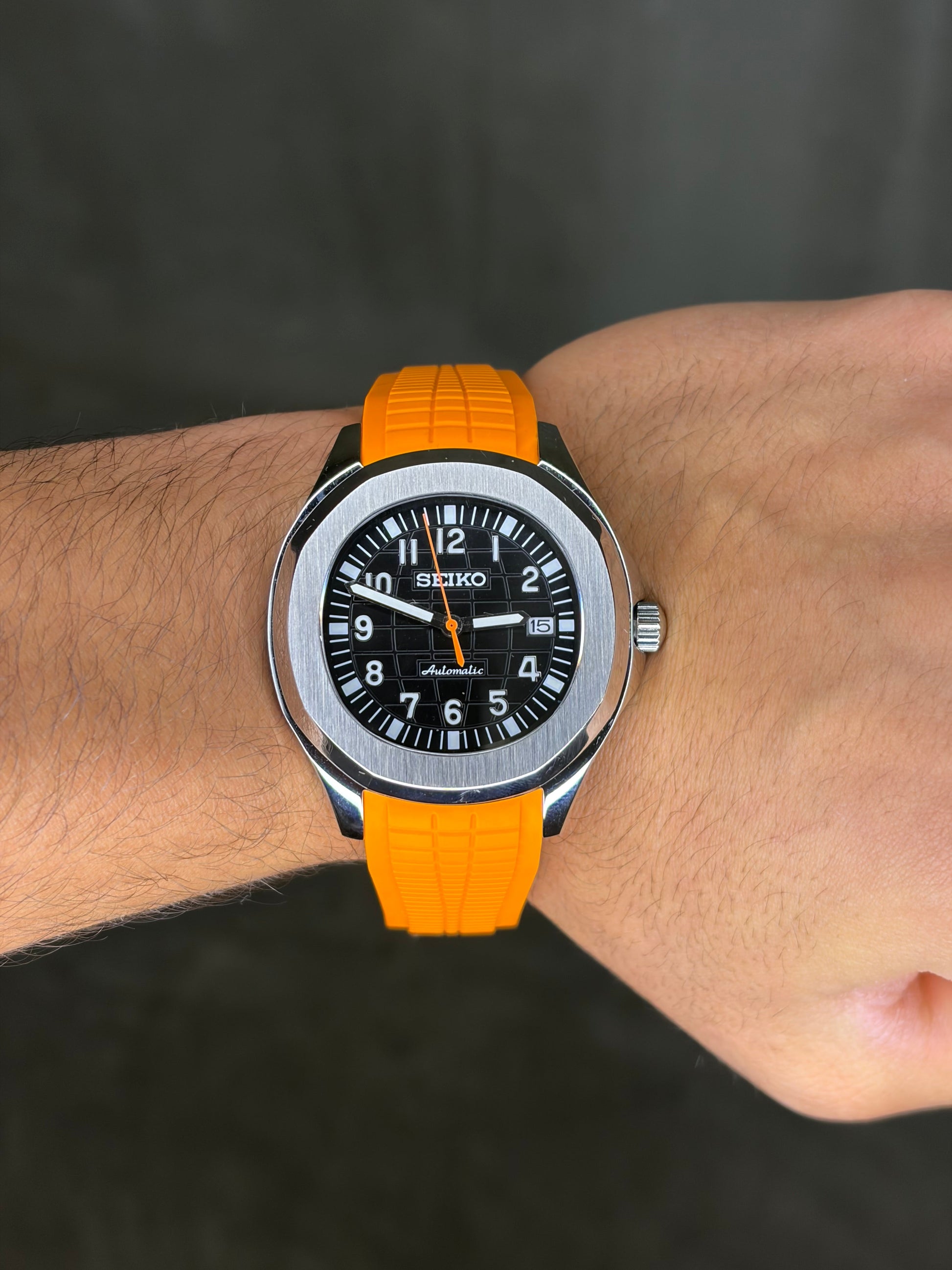 Orange & Black Aquanaut Seiko Mod — Au poignet