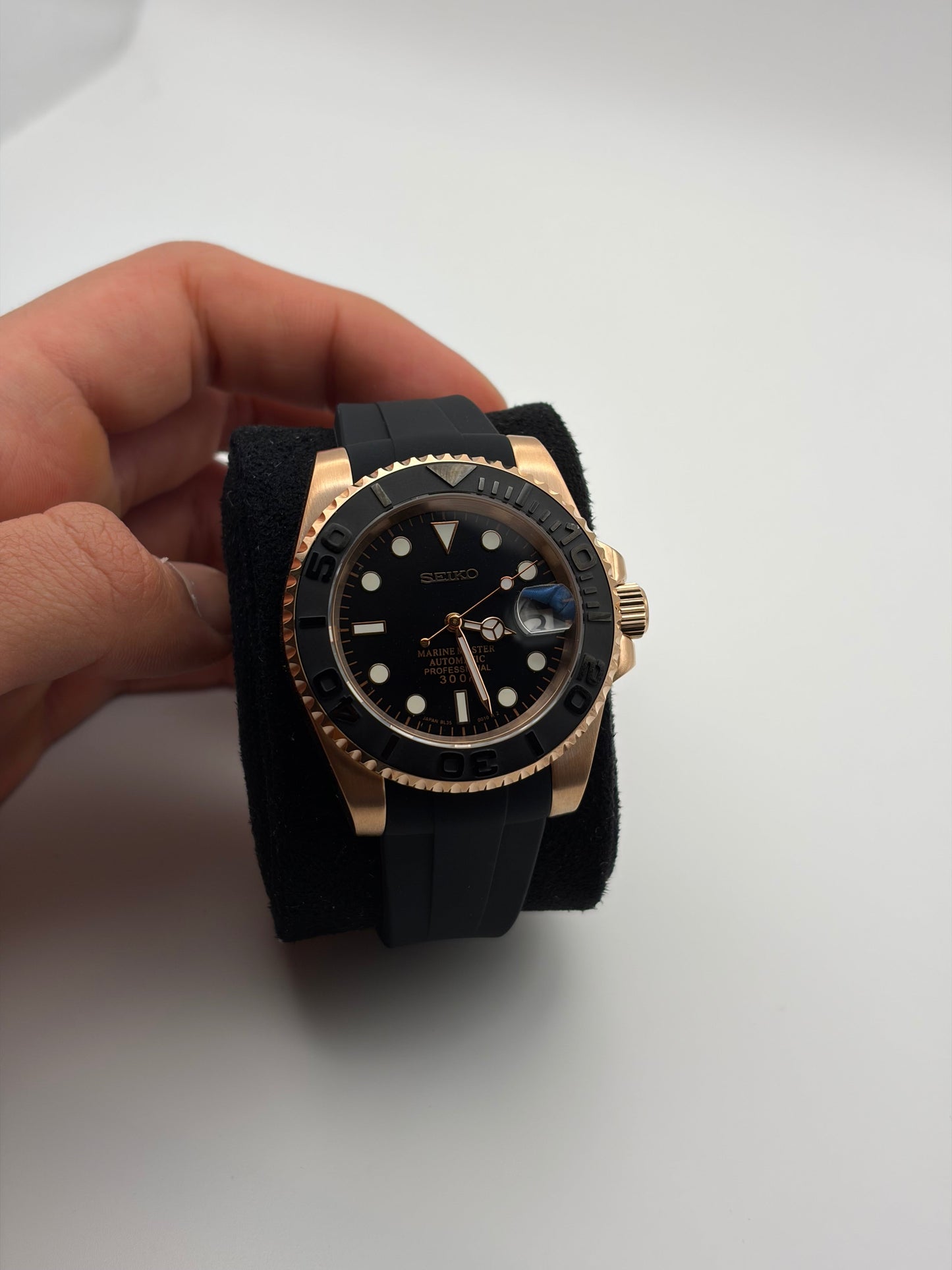 Yacht Master rose gold oysterflex Seiko Mod — Vue de profil
