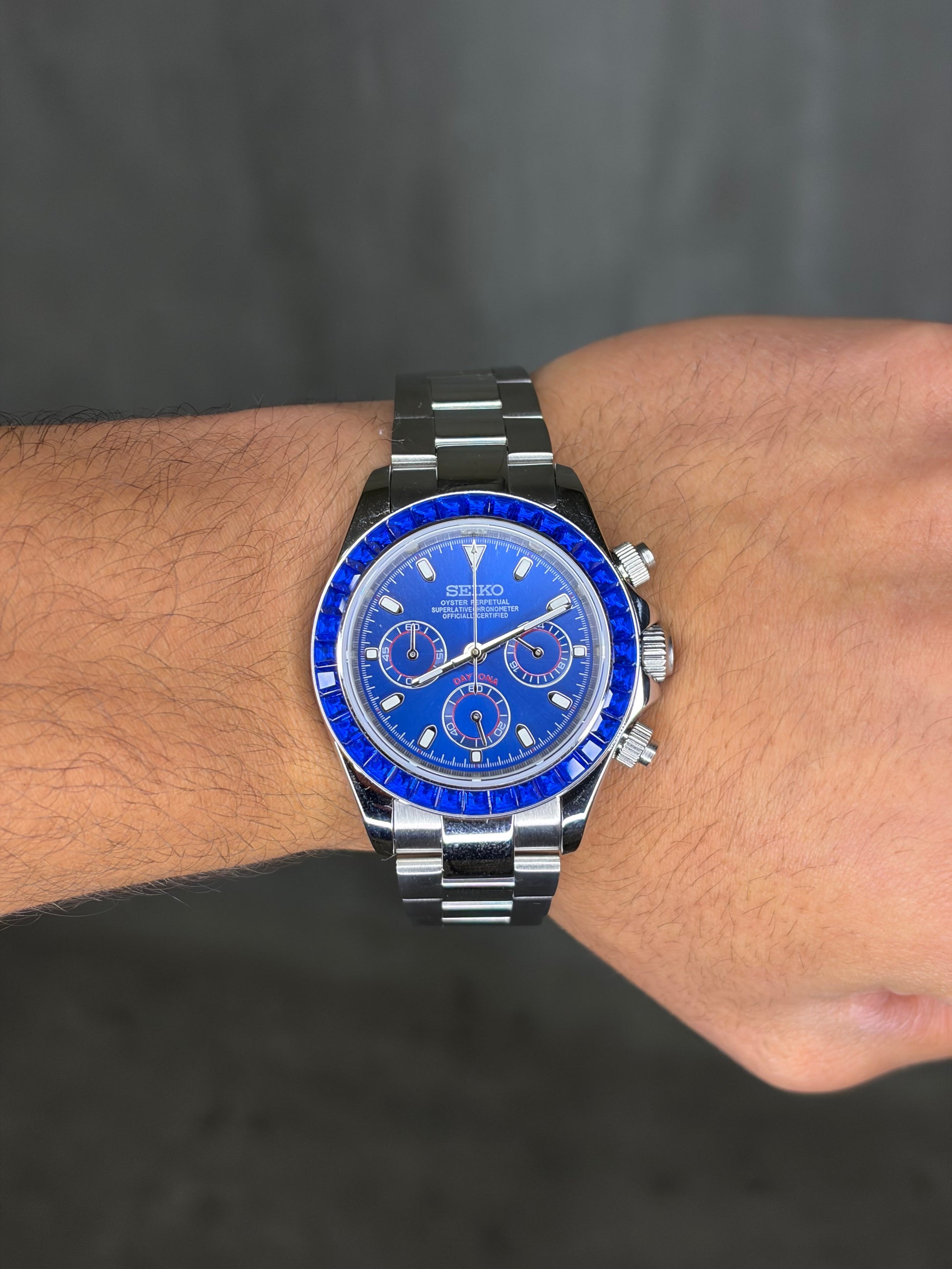 Daytona Sapphire Bezel Blue Dial Seiko Mod — Vue de profil