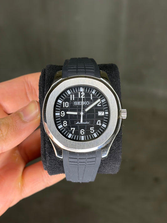 Black and silver Aquanaut Seiko Mod — Détail cadran