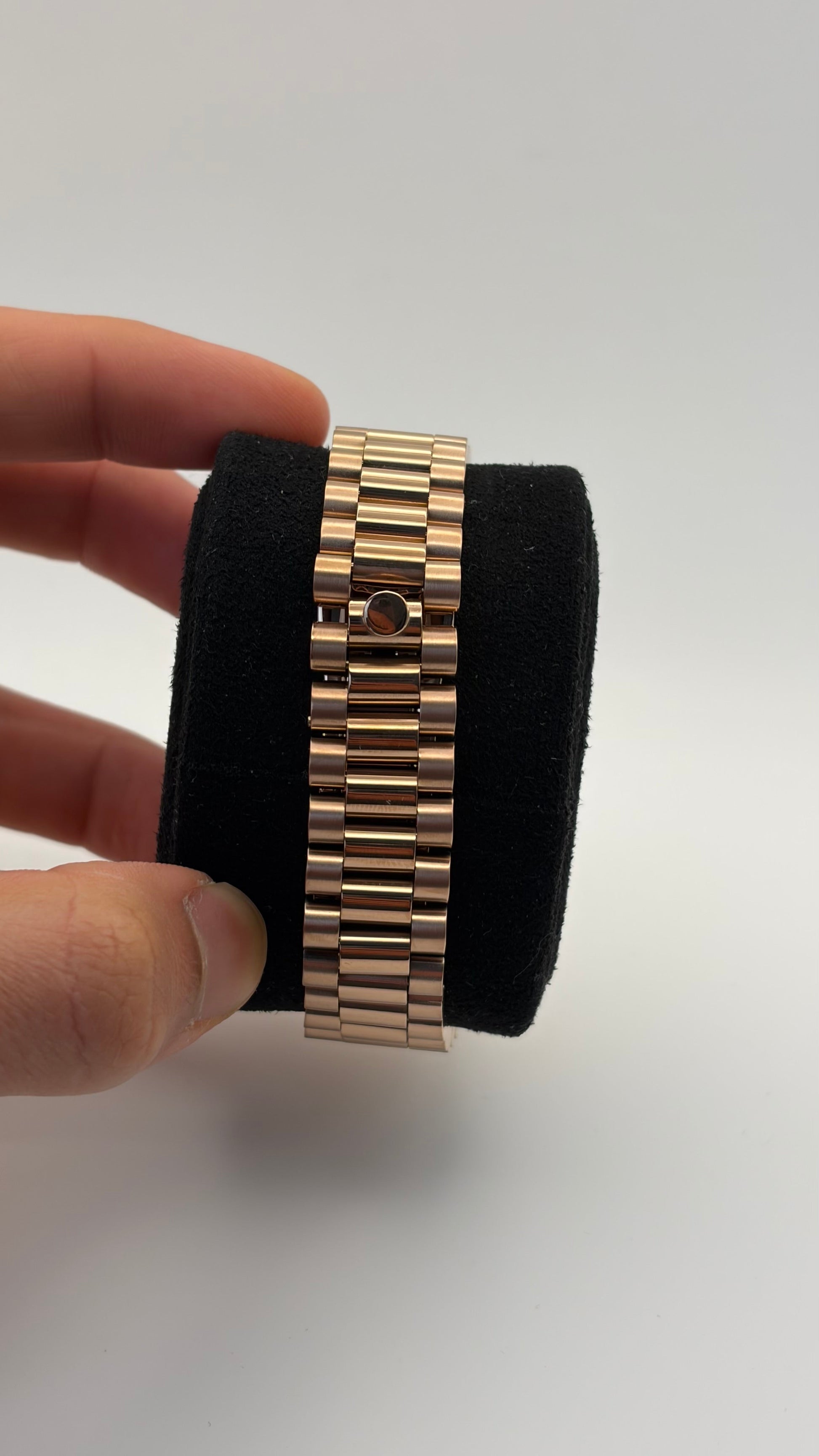 Datejust Rose Gold Olive Roman Seiko Mod — Vue de profil