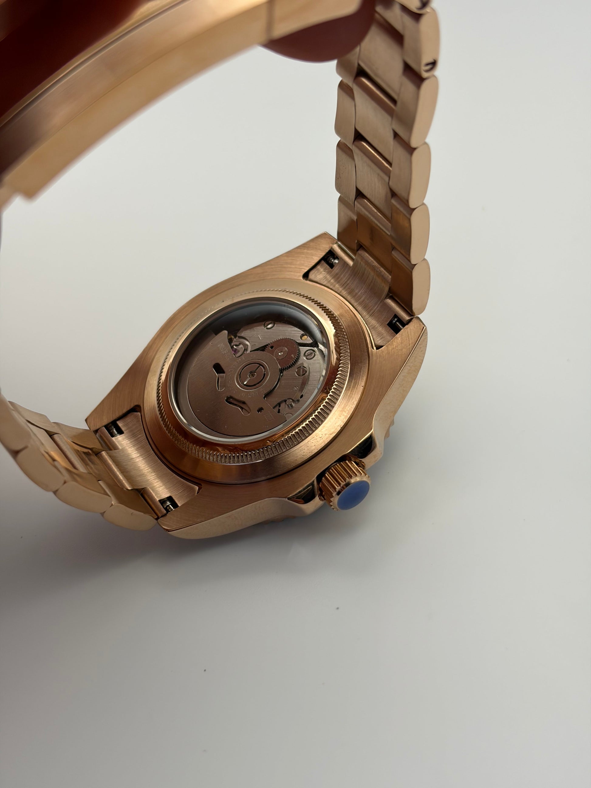 GMT Rootbeer Rose Gold Seiko Mod — Vue de profil