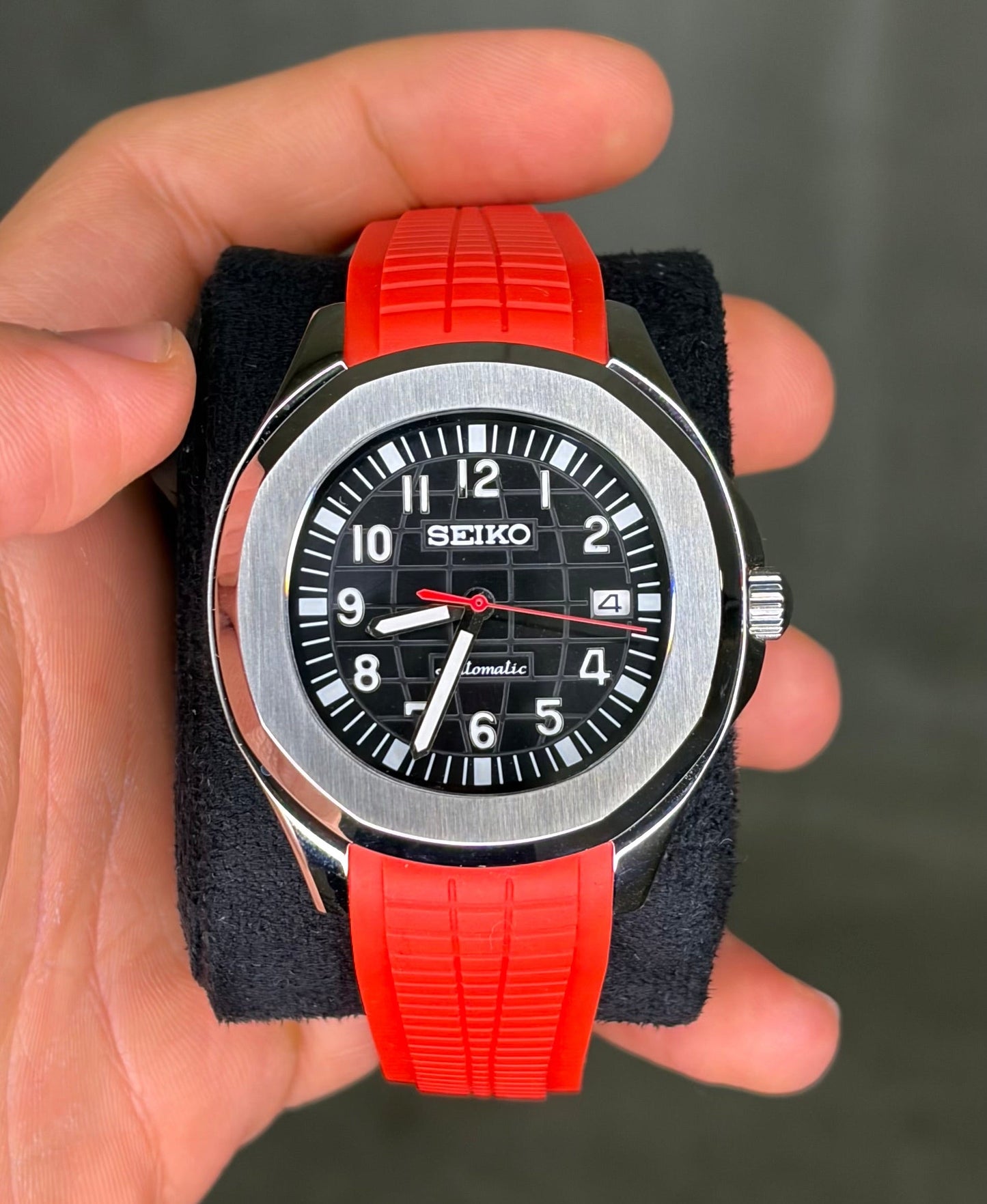 Volcano Red Aquanaut Seiko Mod — Détail cadran