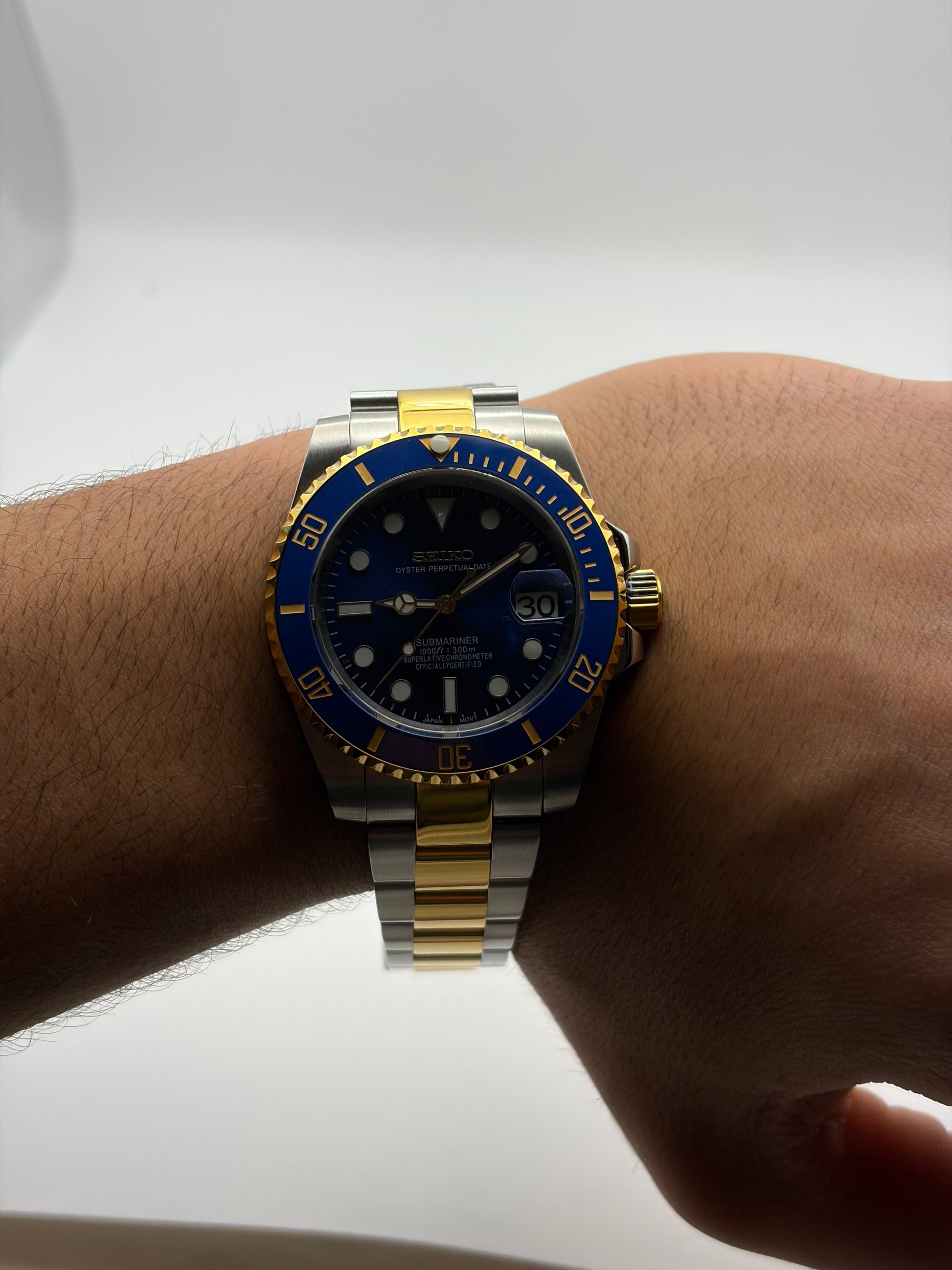 Submariner Two Tone Gold & Blue Seiko Mod — Au poignet