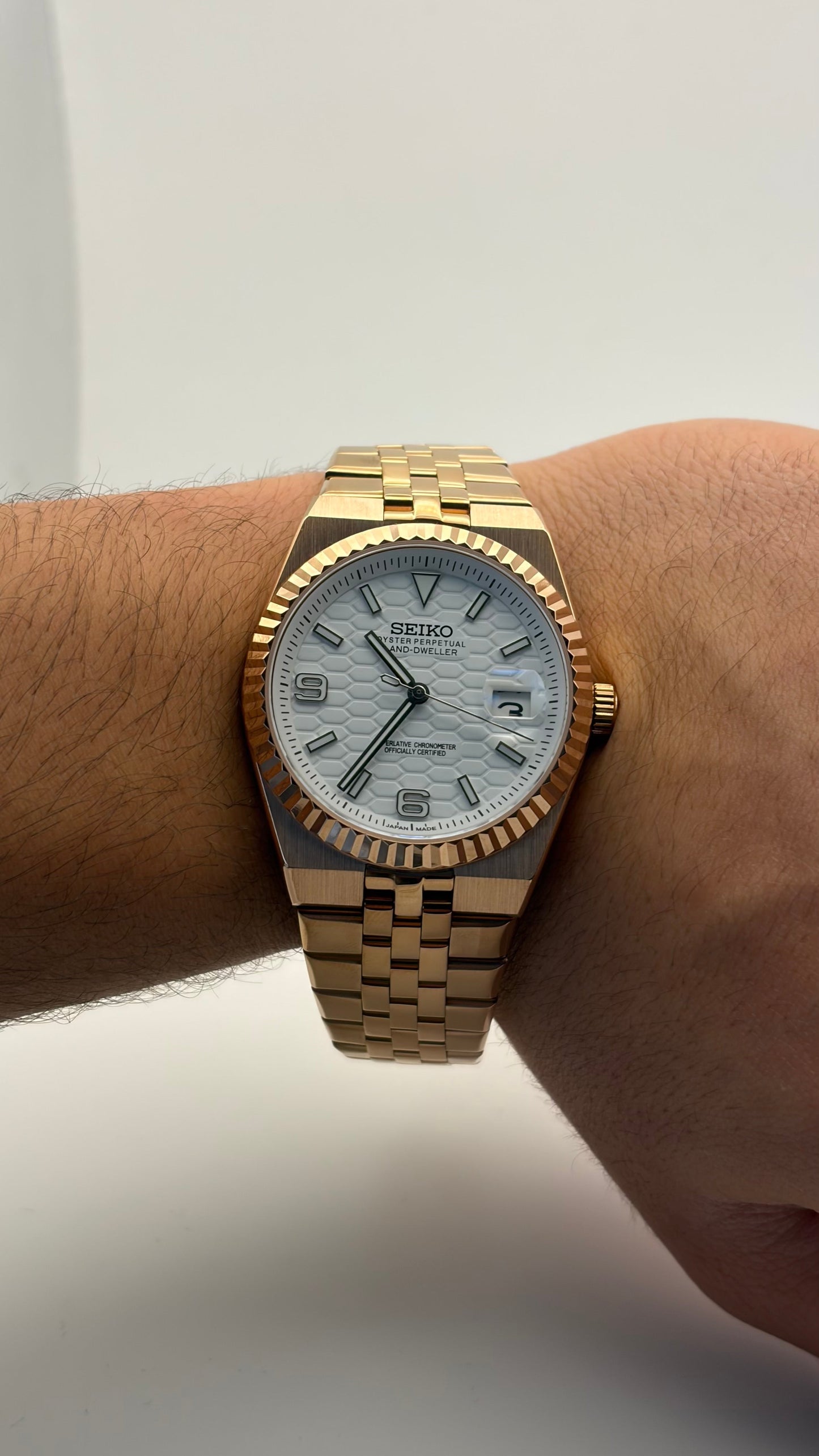 Land Dweller Rose Gold White Dial Seiko Mod — Au poignet