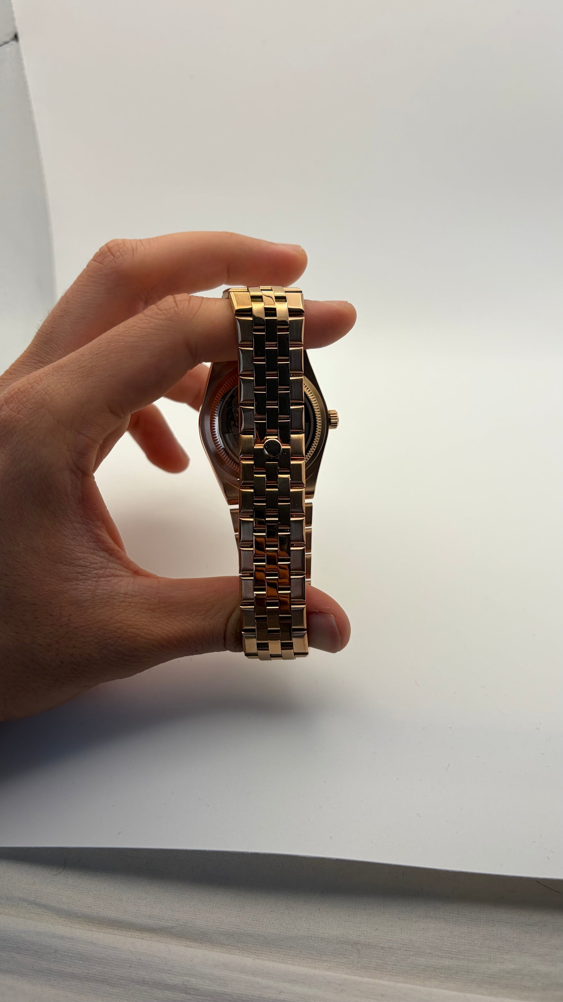 Land Dweller Rose Gold White Dial Seiko Mod — Vue de profil