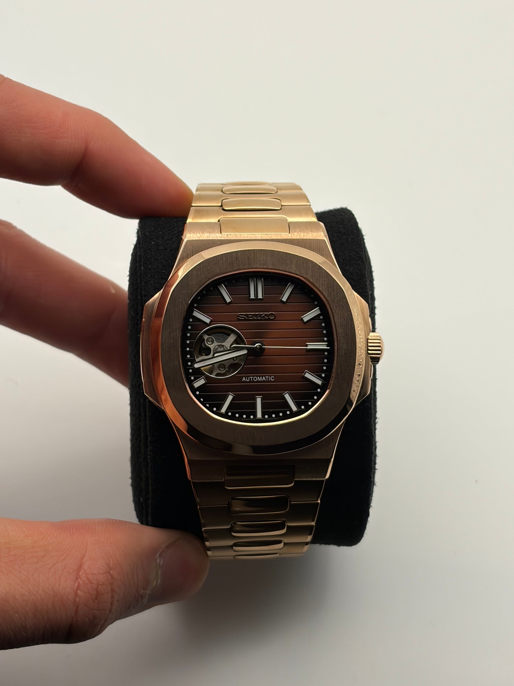 Nautilus Rose Gold chocolate open heart Seiko Mod — Détail cadran