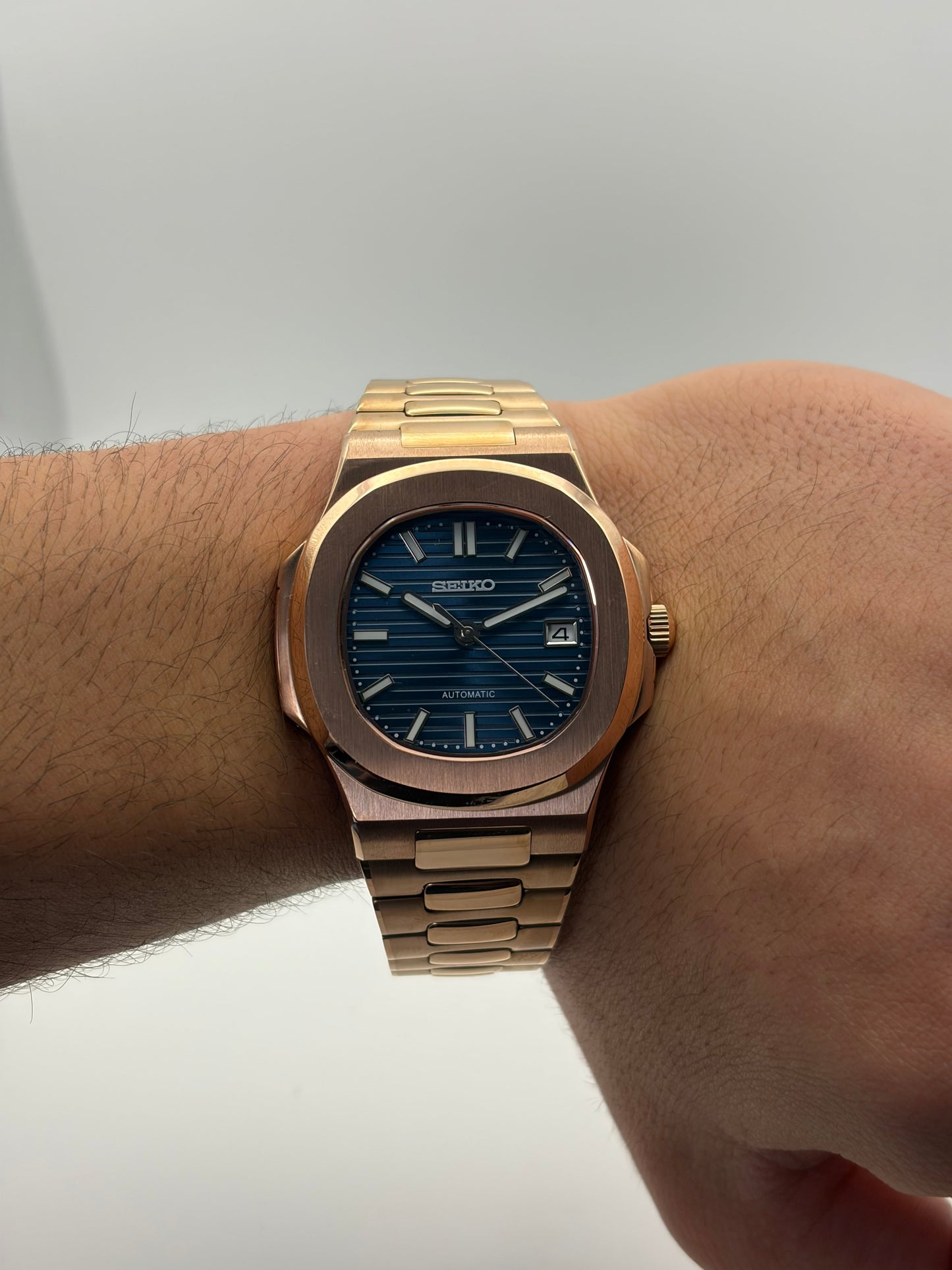 Nautilus Rose Gold Midnight Blue Seiko Mod — Détail bracelet