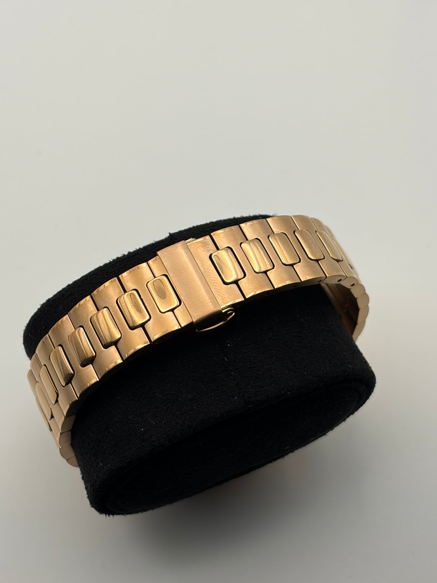 Nautilus Rose Gold chocolate open heart Seiko Mod — Détail bracelet