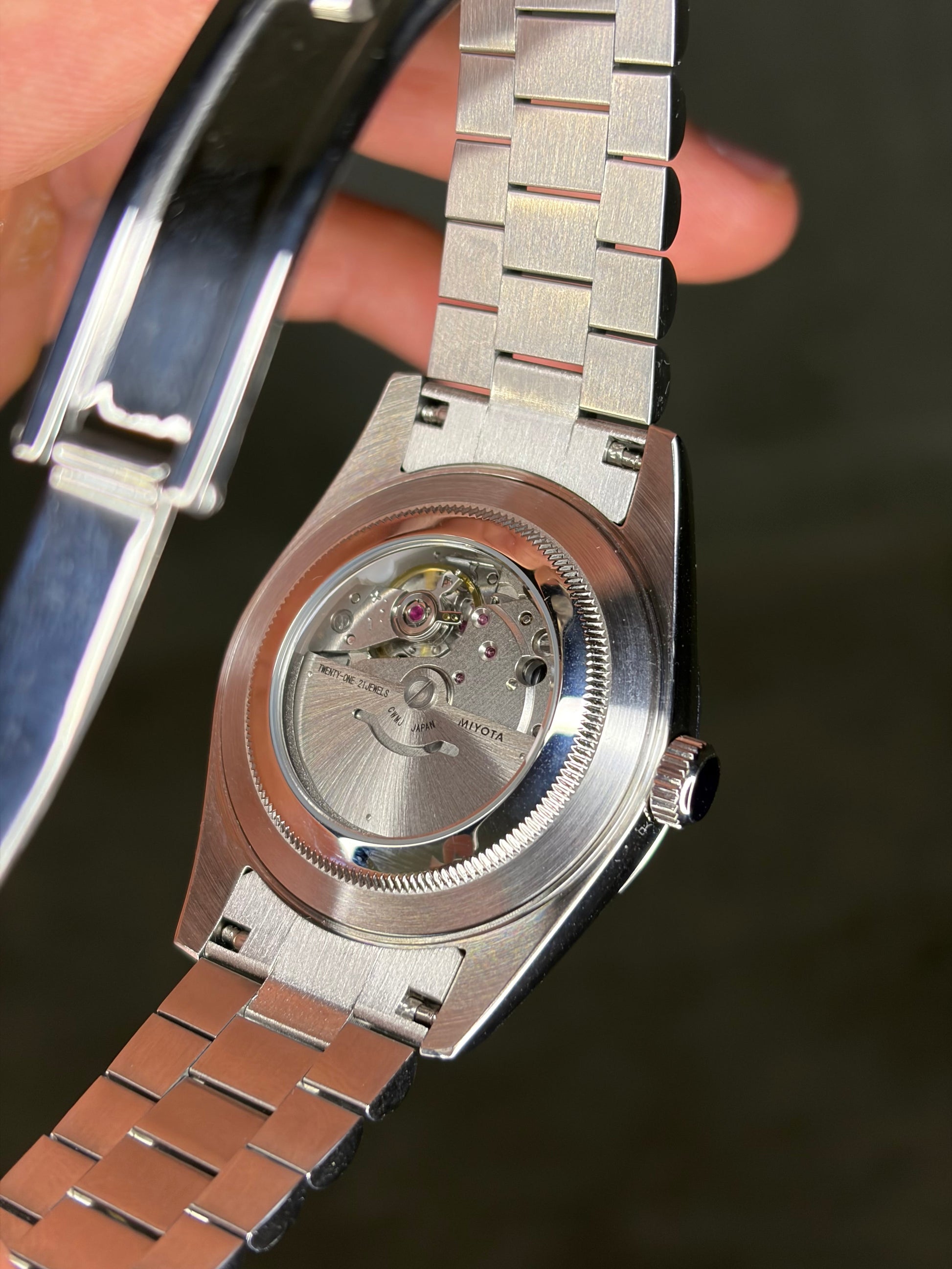 DayDate Baby Blue Arabic Numerals Seiko Mod — Vue de profil