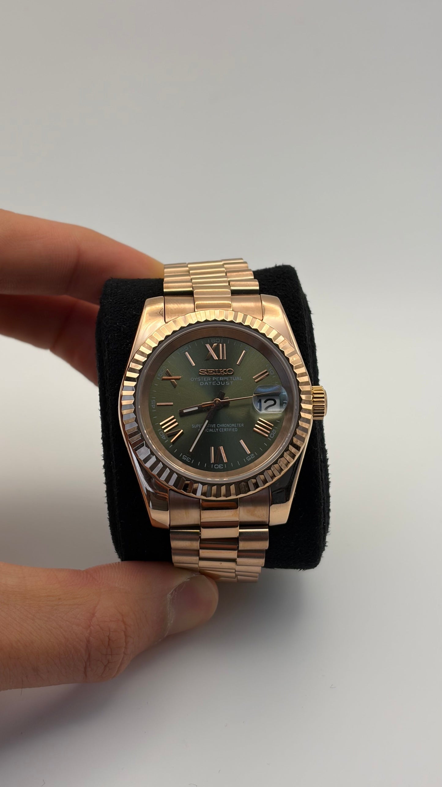 Datejust Rose Gold Olive Roman Seiko Mod — Au poignet