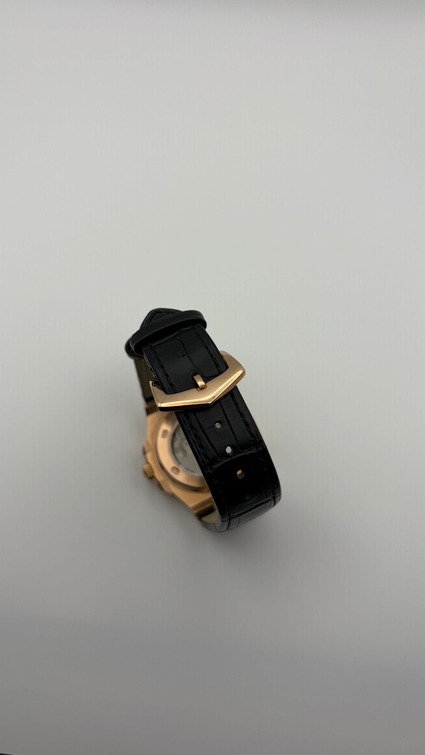 Nautilus Rose Gold Open Heart Leather bracelet Seiko Mod — Détail bracelet