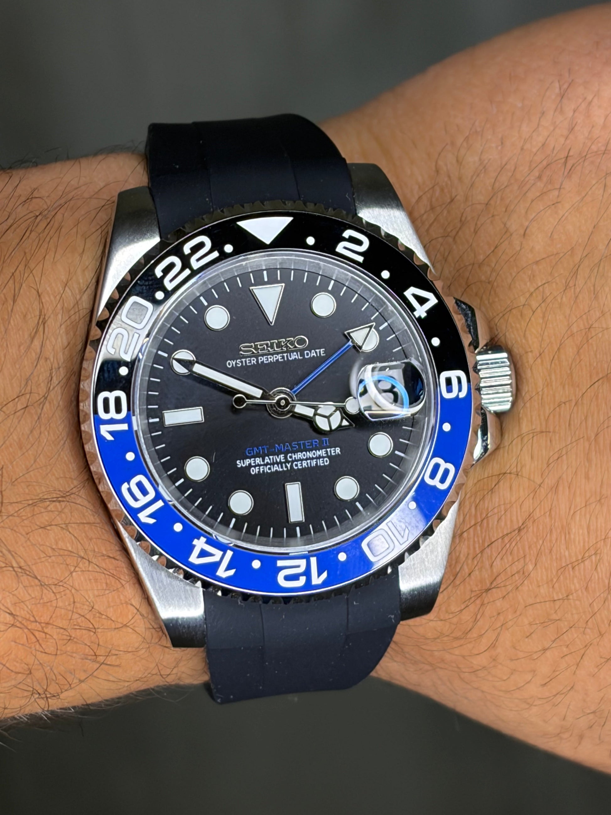 Batman GMT Master II oysterflex Seiko Mod — Au poignet
