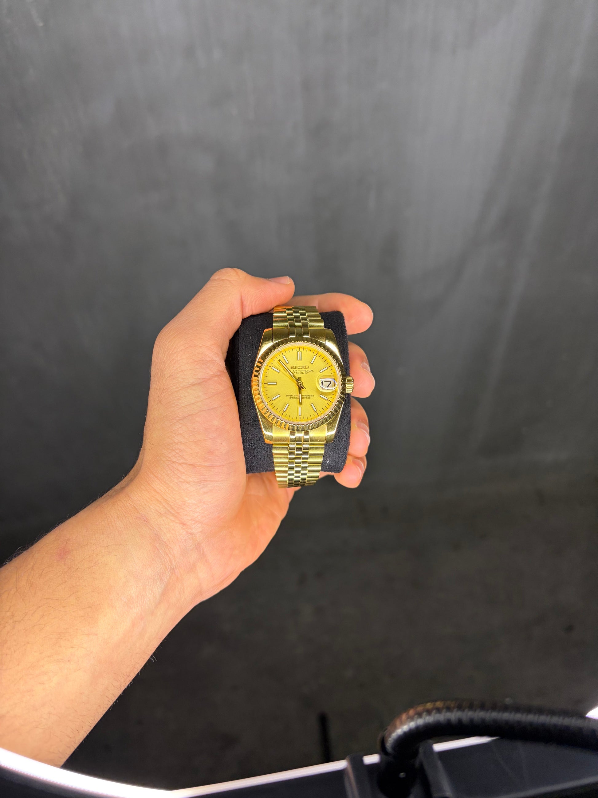 Gold Presidential Datejust Seiko Mod — Plan rapproché