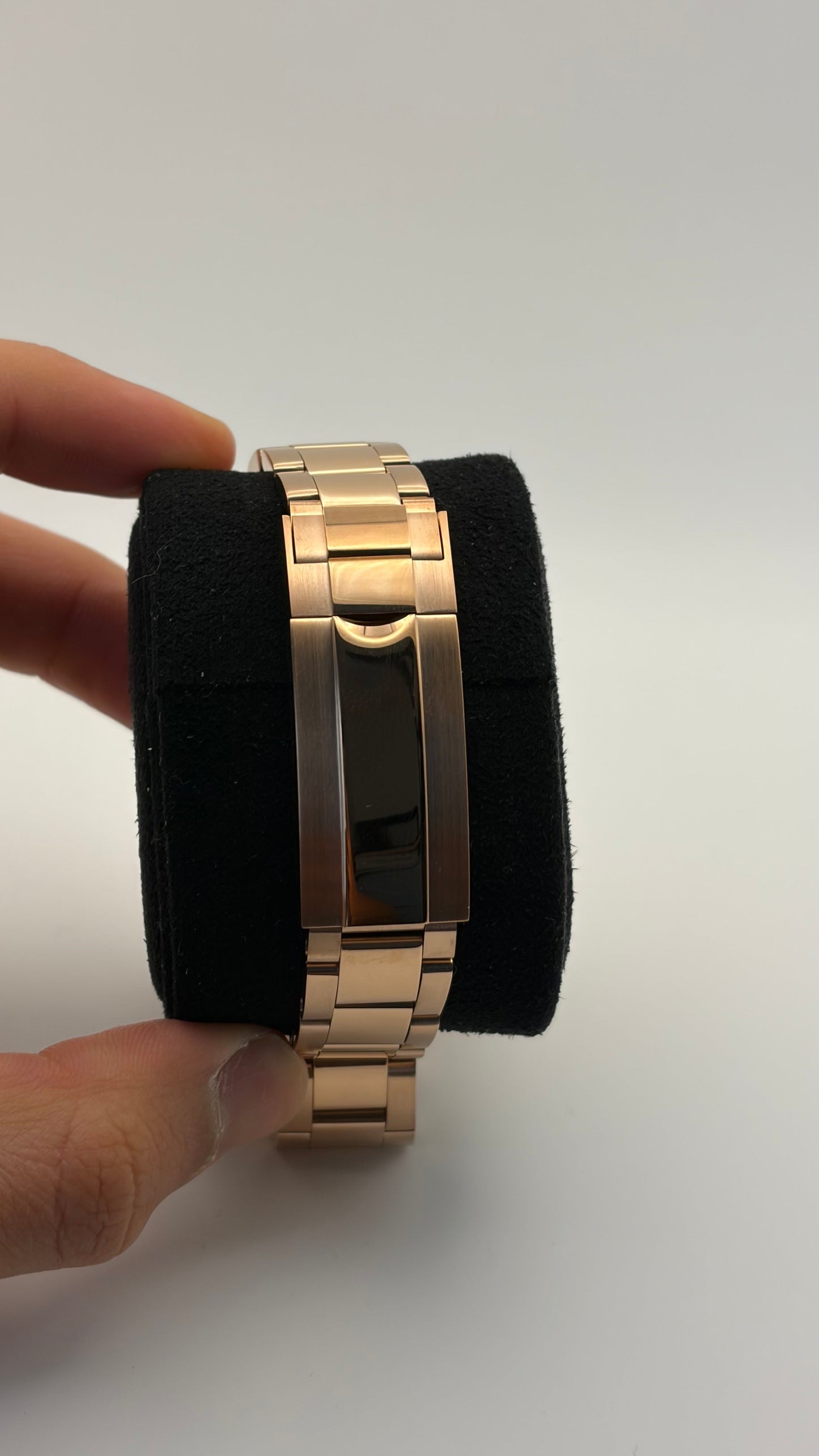 Seitona Rose Gold Pink Diamonds Seiko Mod — Vue de profil