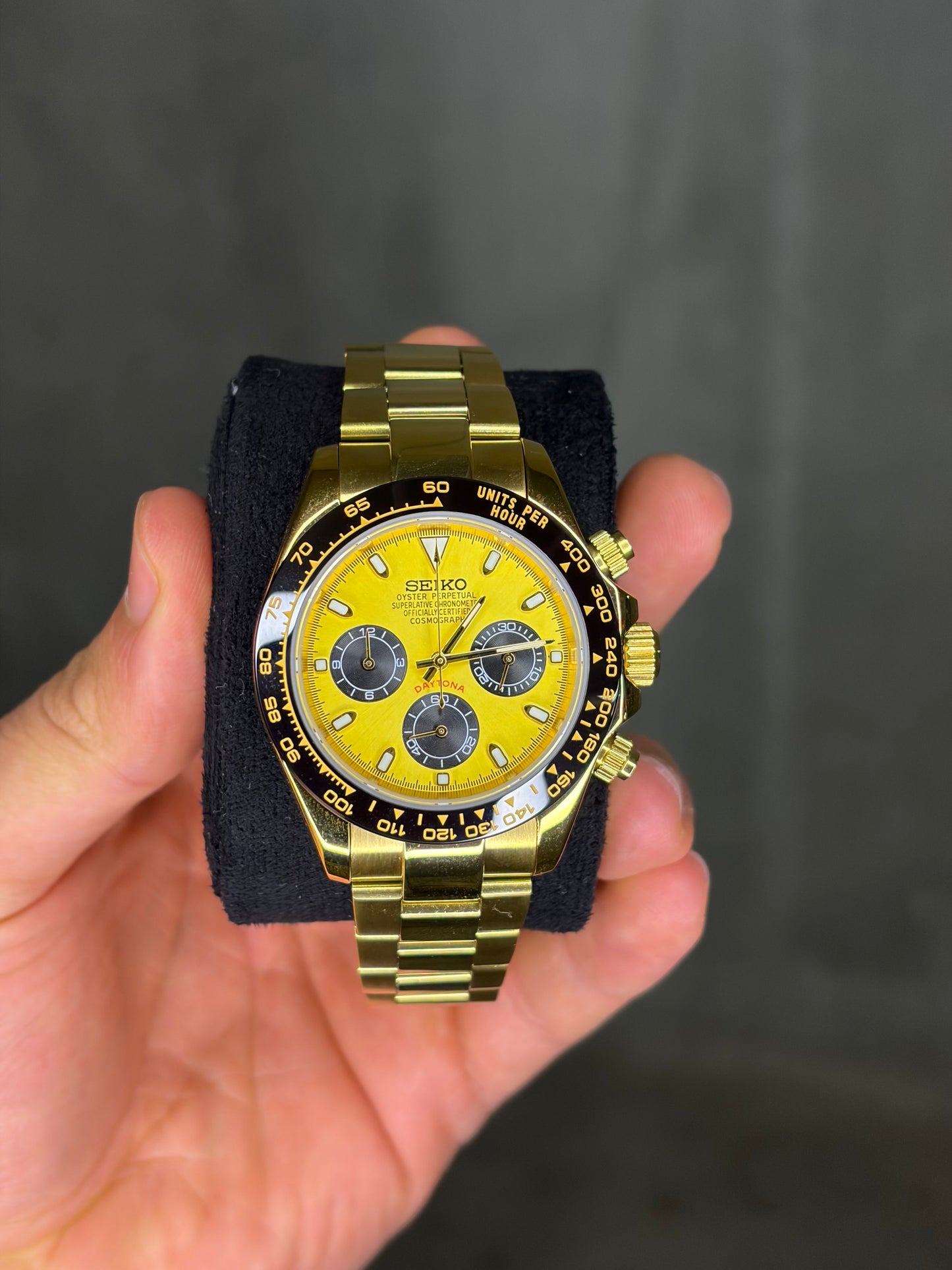Yellow Gold & black Daytona Seiko Mod — Vue arrière