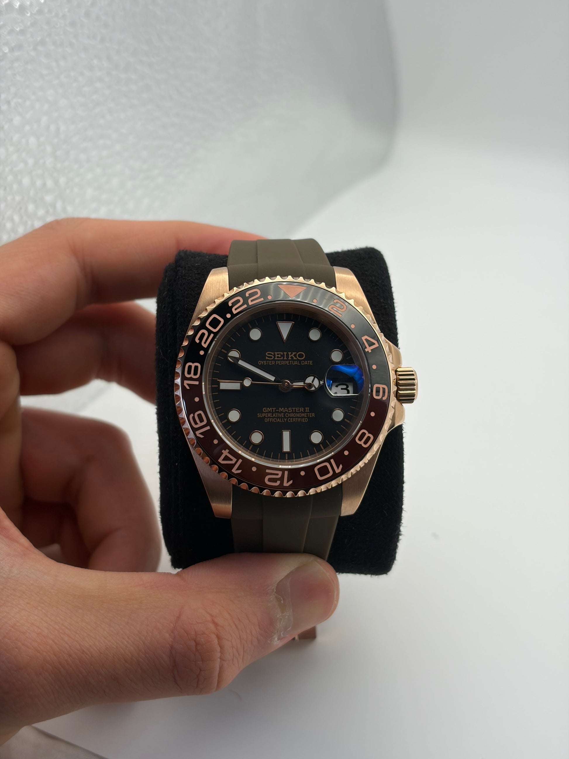 GMT Master II Mocha Rose Gold Seiko Mod — Détail bracelet