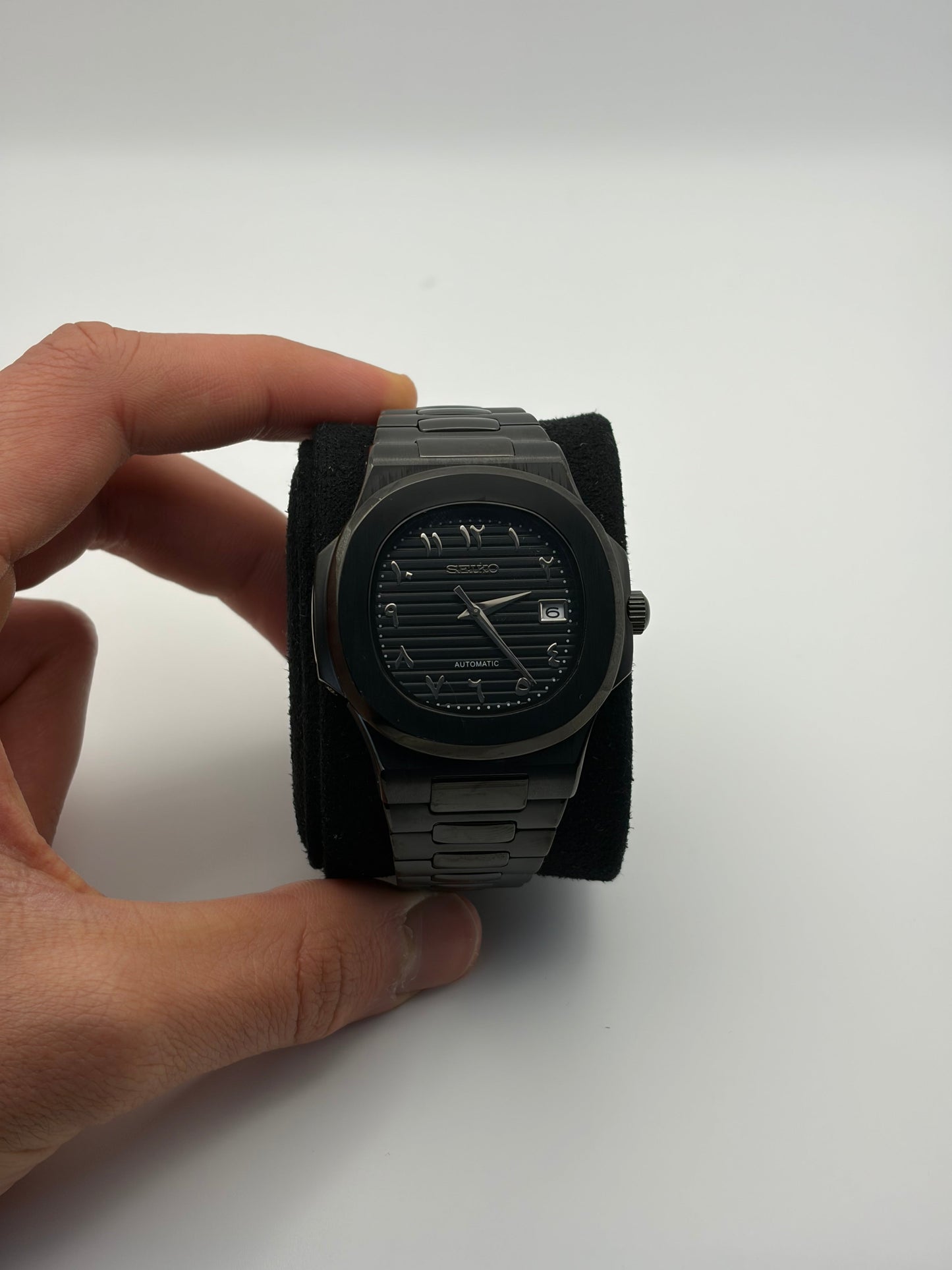 Nautilus Stealth Black Arabic Numerals Seiko Mod — Vue arrière