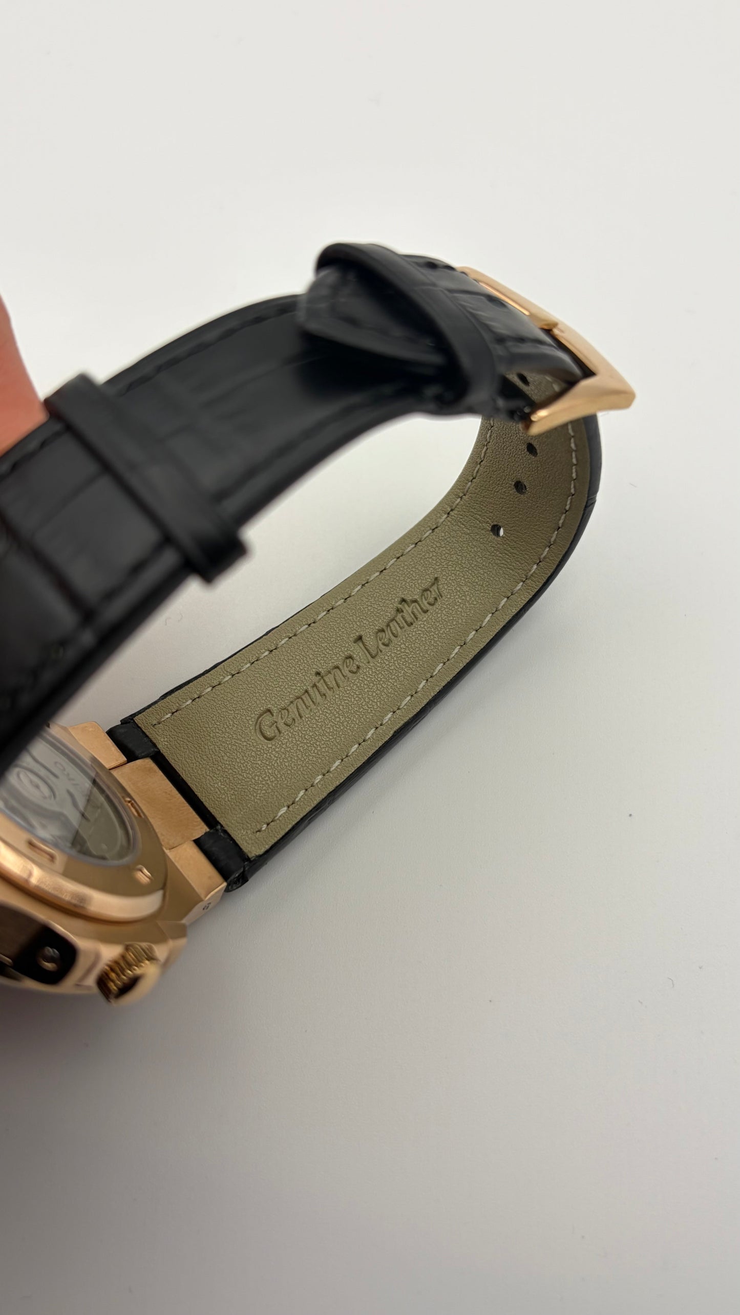 Nautilus Rose Gold Open Heart Leather bracelet Seiko Mod — Vue de profil