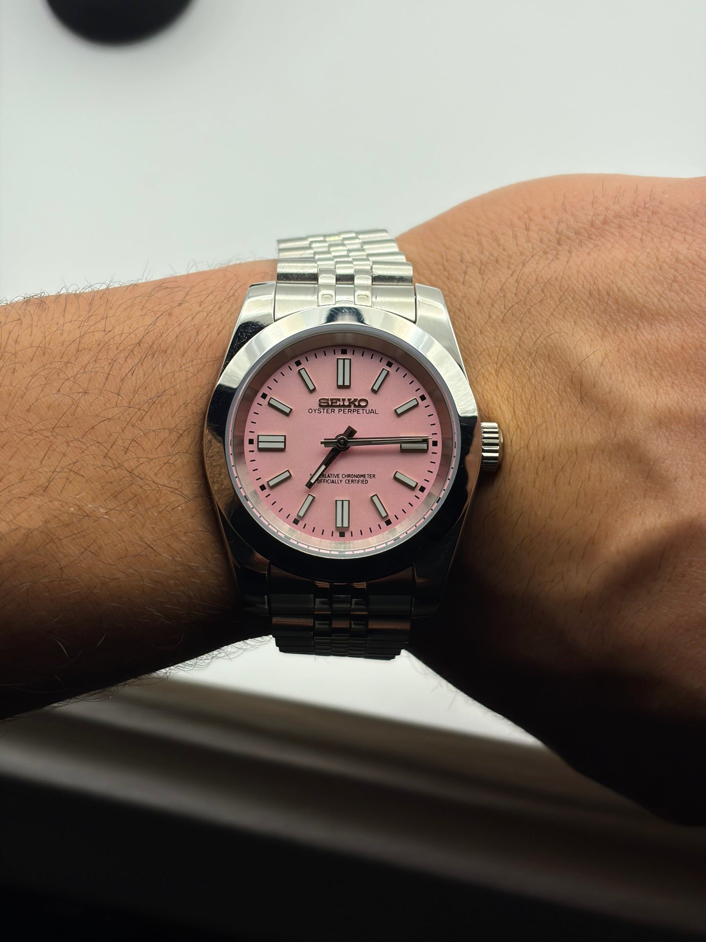 Oyster perpetual Pink Seiko Mod — Vue de profil