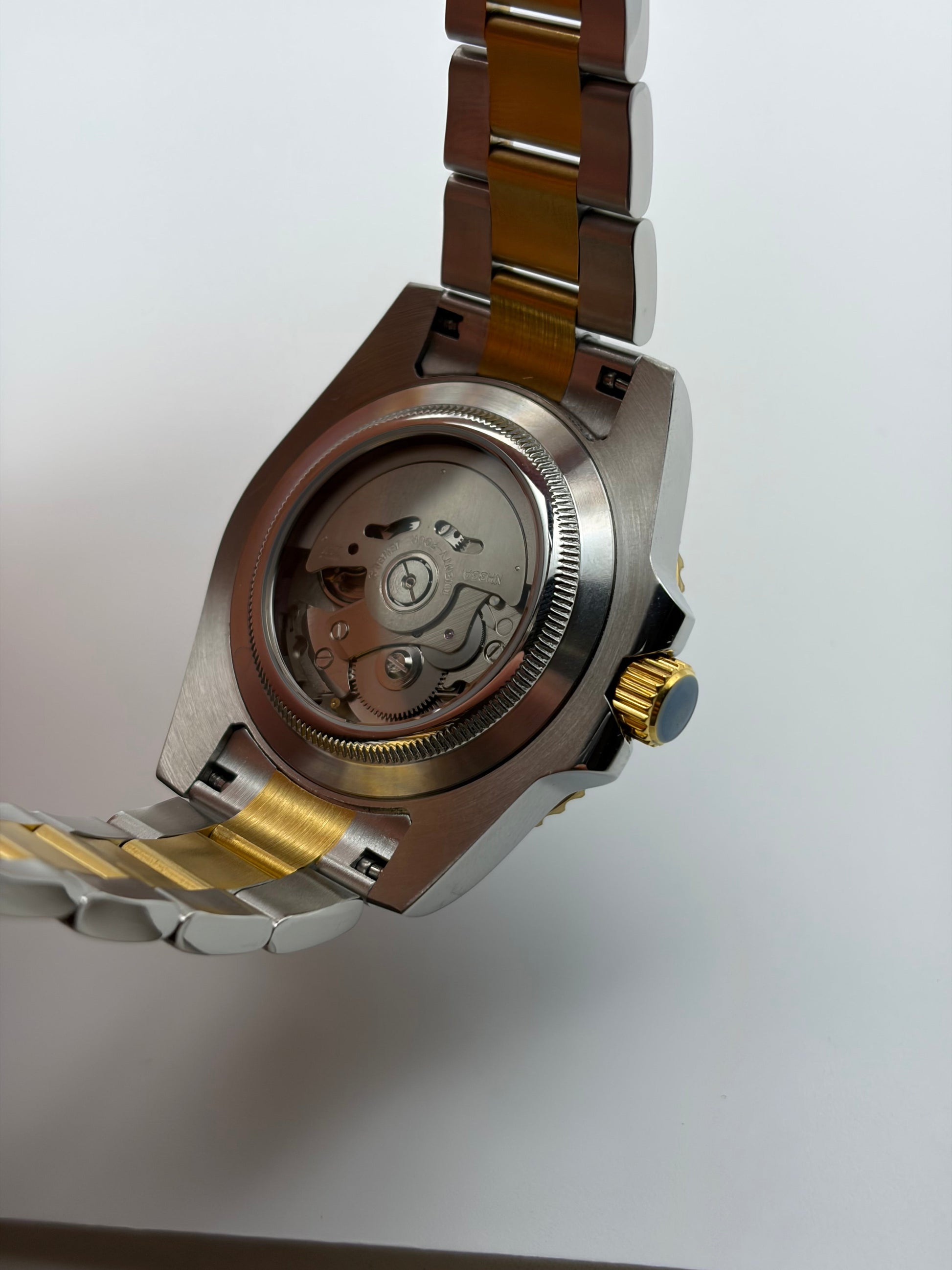 Submariner Two Tone Gold & Blue Seiko Mod — Vue de profil