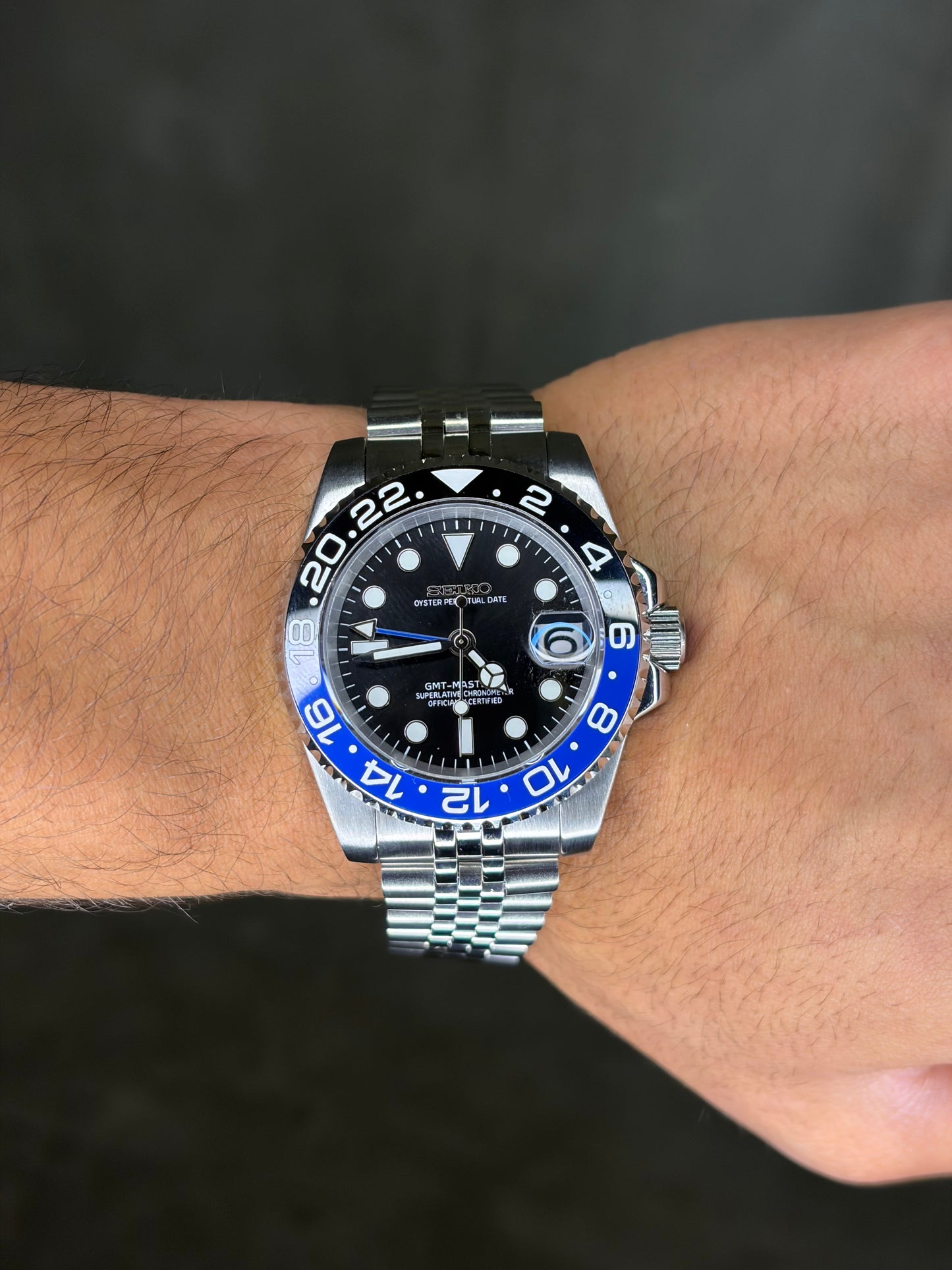 GMT MASTER II Batgirl Black & Blue bezel Seiko Mod — Au poignet