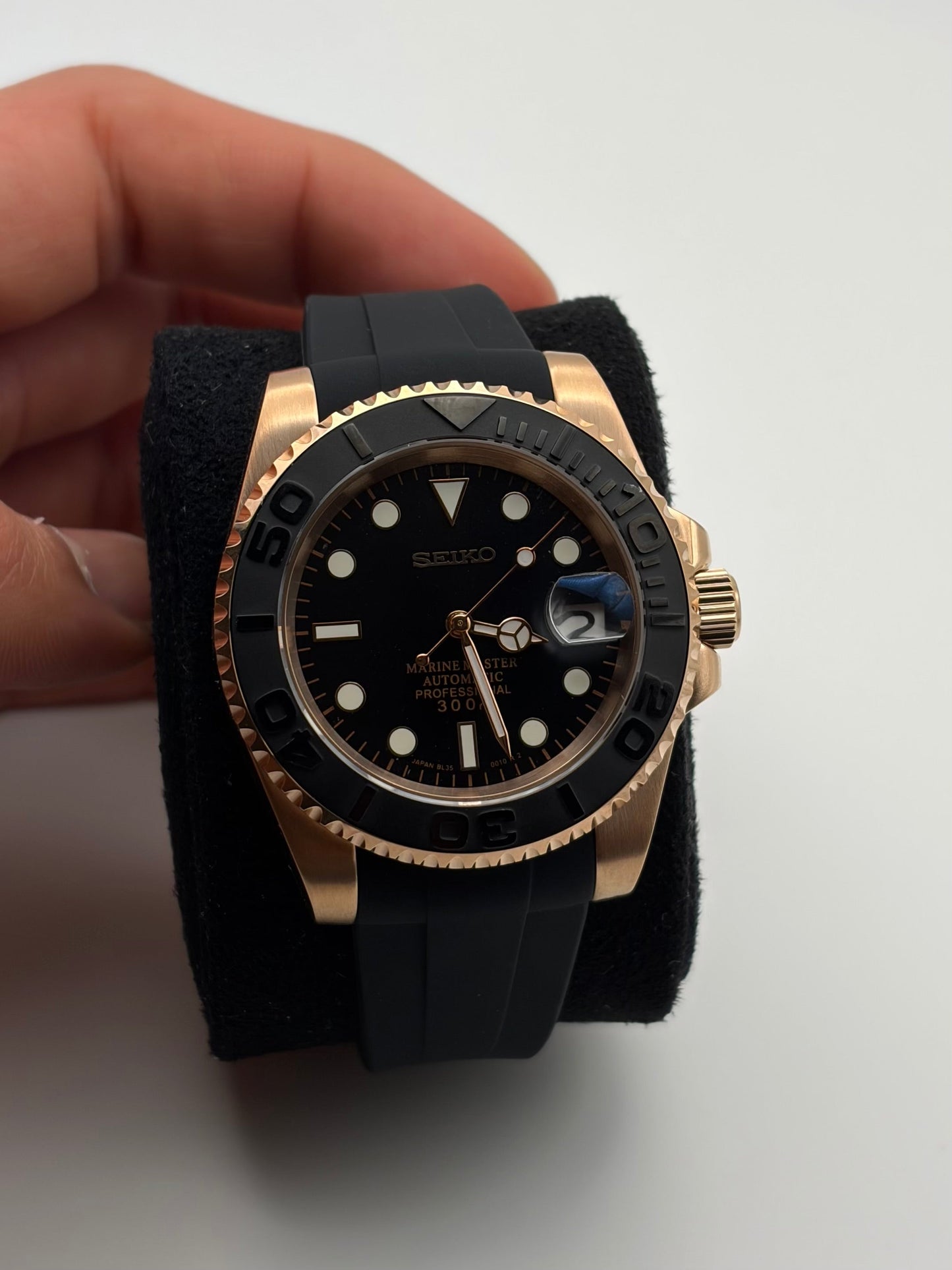 Yacht Master rose gold oysterflex Seiko Mod — Détail couronne