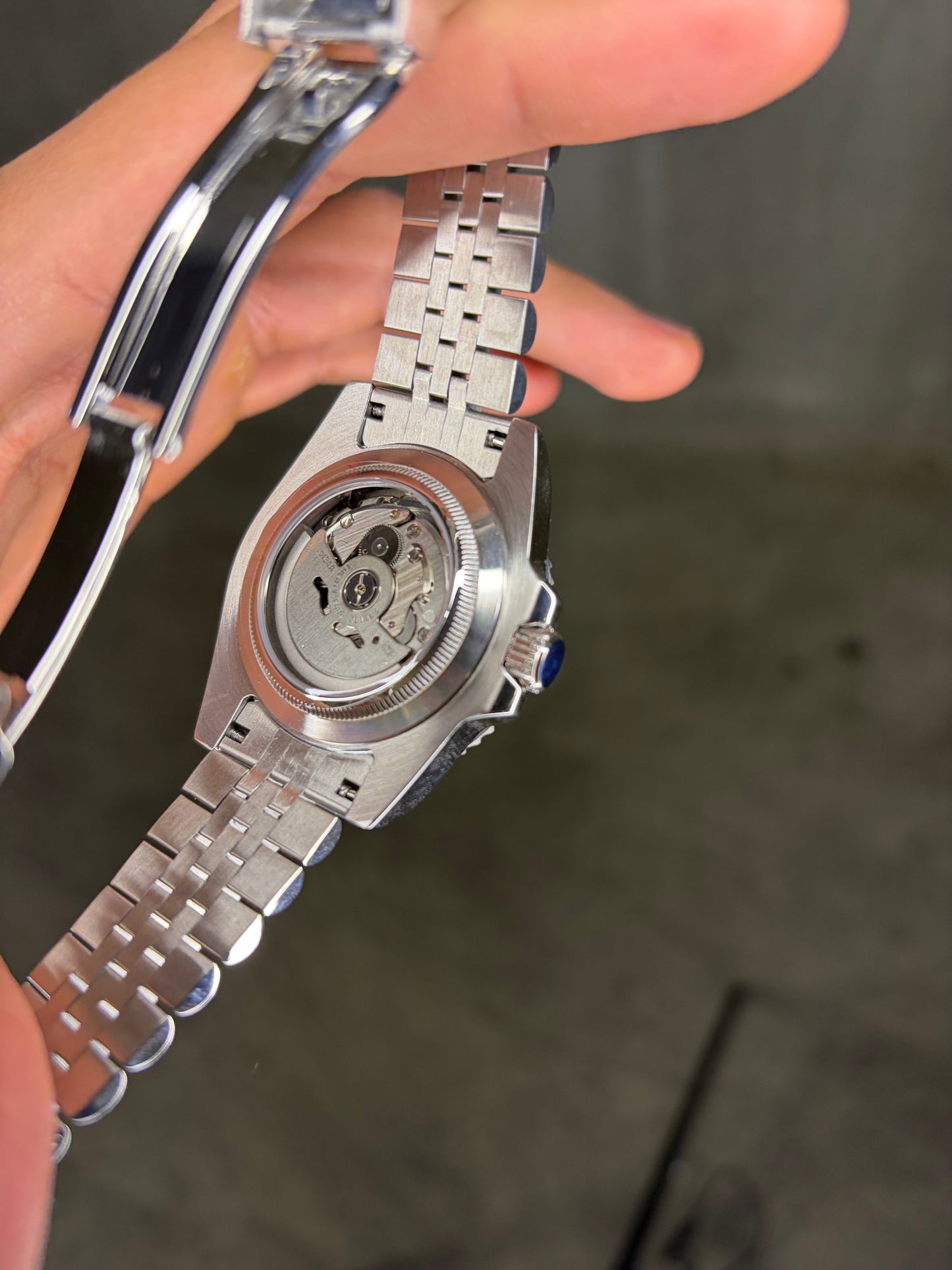GMT MASTER II Batgirl Black & Blue bezel Seiko Mod — Vue de profil