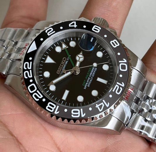 GMT Master II Bruce Wayne Seiko Mod — Détail cadran
